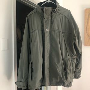Men’s Oakley Ski Jacket - olive green in size Medium